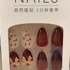 Elegant Nail Art Set with Floral and Bow Designs